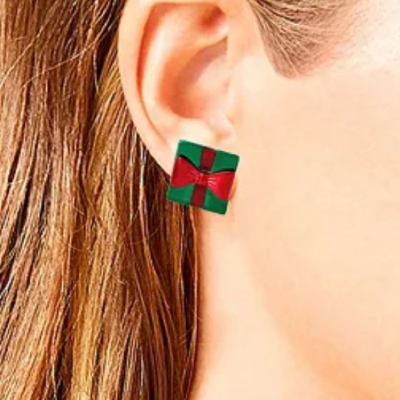 New BETSEY JOHNSON
Santa Hat Mismatched Stud Earrings - Picture 2 of 13